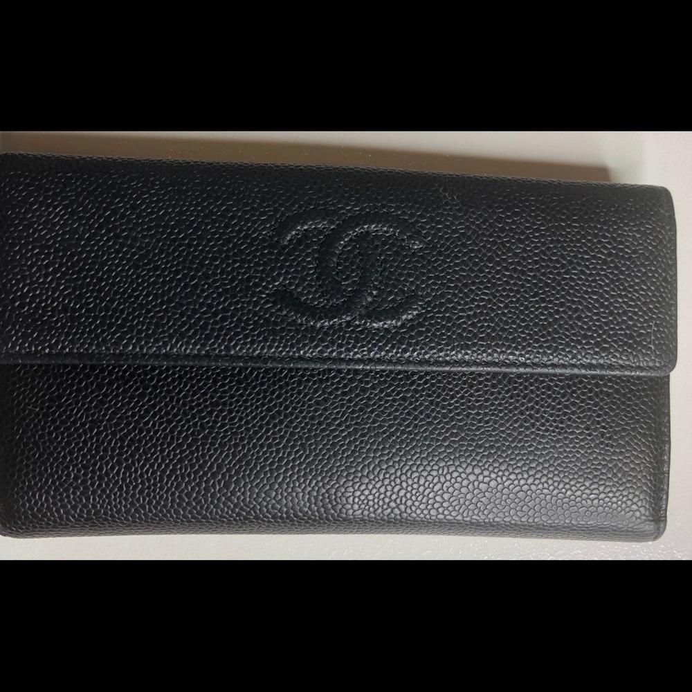 Chanel caviar wallet Authentic